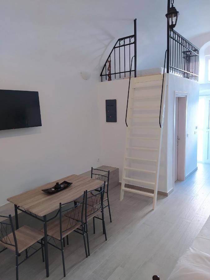 Mentoras' Complex Apartment Emporio  ภายนอก รูปภาพ