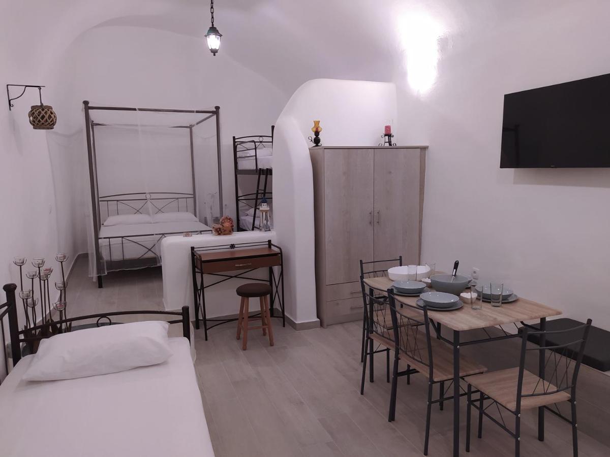 Mentoras' Complex Apartment Emporio  ภายนอก รูปภาพ