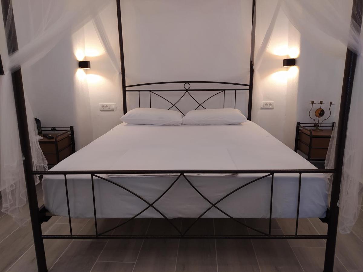 Mentoras' Complex Apartment Emporio  ภายนอก รูปภาพ